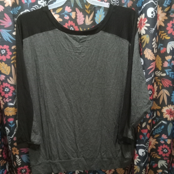 NWT TORRID Black&Grey Super Soft Striped Dolman Top Torrid size 3 (22-24) - Picture 3 of 4
